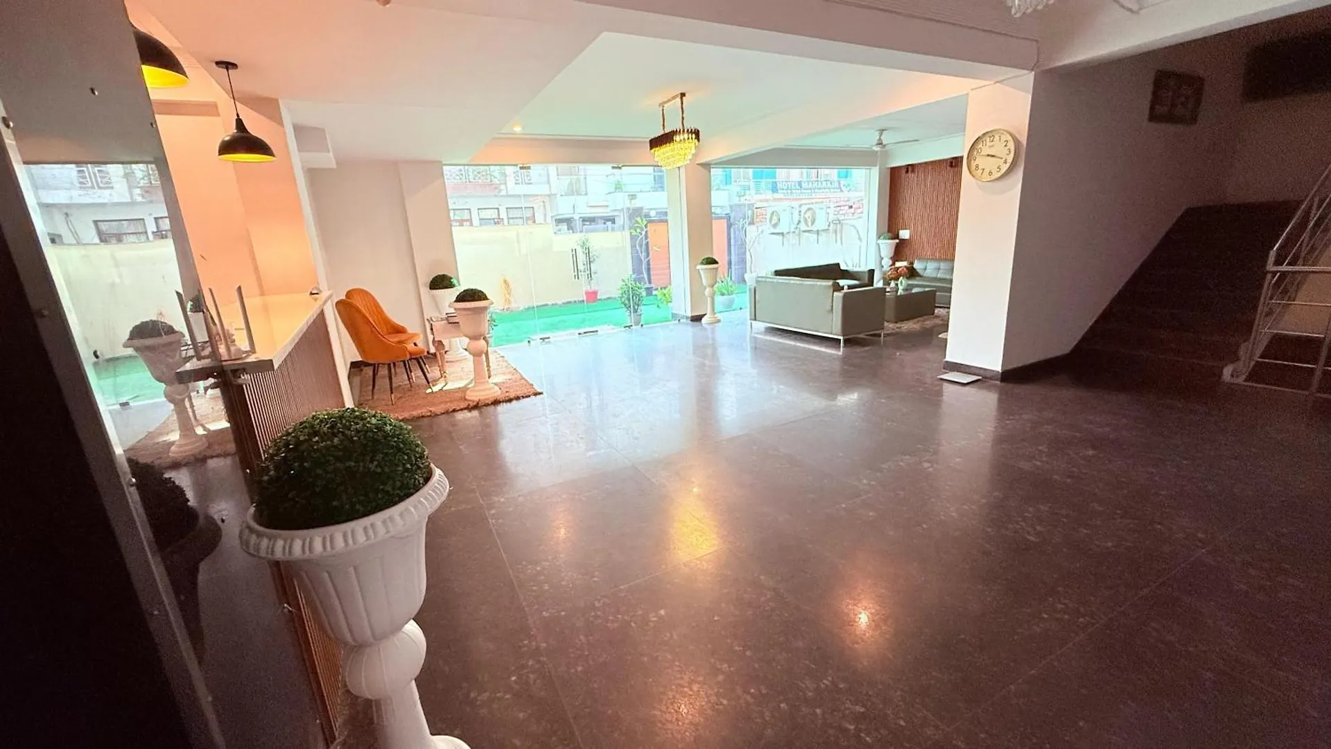 **  Akshay Corporate Hotel Gurgaon Inde