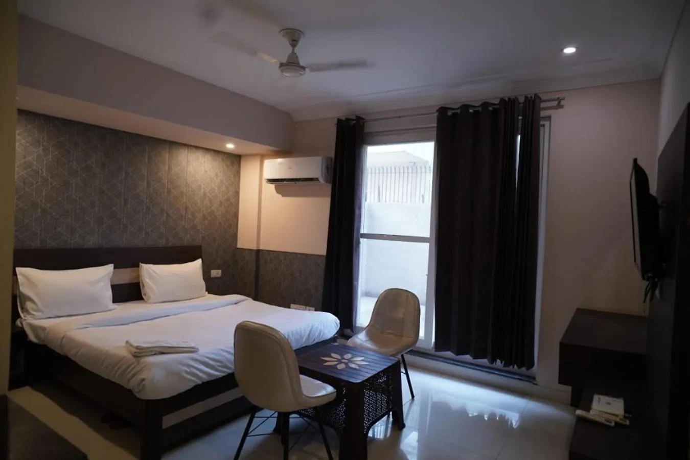 Akshay Corporate Hotel 구르가온